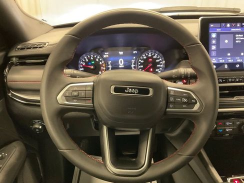 Used 2024 Jeep Compass Trailhawk image 4