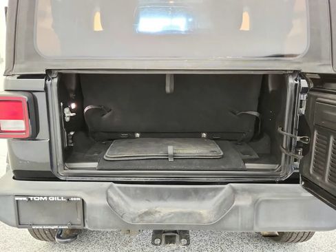 Used 2018 Jeep Wrangler Sport image 18