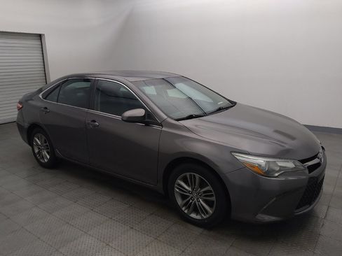 Used 2016 Toyota Camry SE image 11