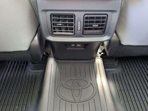 Used 2024 Toyota Venza Limited image 22