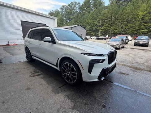 Used 2025 BMW X7 xDrive40i w/ M Sport Package AWD/4WD image 1