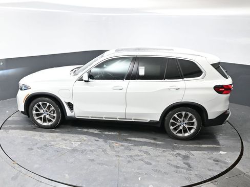 Used 2025 BMW X5 xDrive50e AWD/4WD image 40