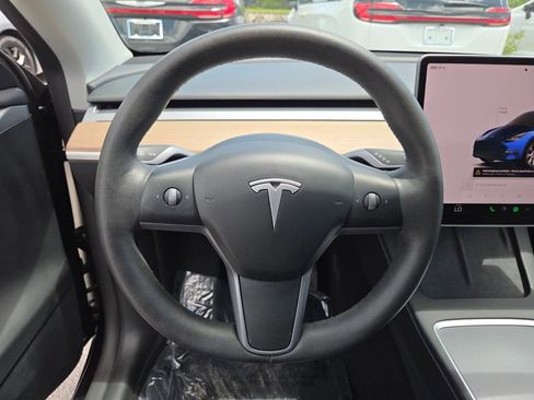 Used 2024 Tesla Model Y 2WD image 28