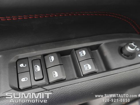 New 2026 Jeep Compass Trailhawk w/ Sun, Sound & Navigation Group AWD/4WD image 43