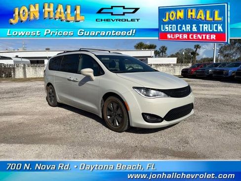 Used 2020 Chrysler Pacifica Touring-L w/ S Appearance Package image 16