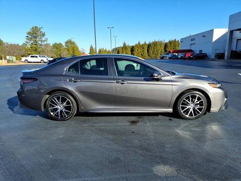 Used 2023 Toyota Camry SE image 2