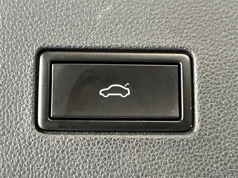 Used 2019 Volkswagen Atlas SE w/ Towing Package image 6