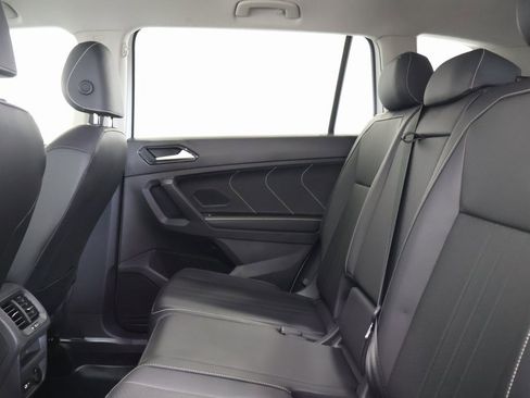 Used 2023 Volkswagen Tiguan SE image 25