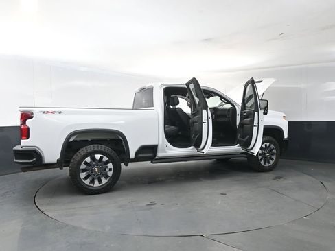 Used 2021 Chevrolet Silverado 2500 Custom w/ Custom Value Package AWD/4WD image 19