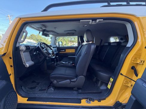Used 2010 Toyota FJ Cruiser 4WD image 25