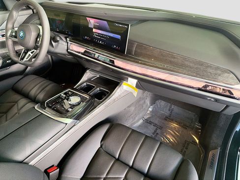 New 2026 BMW 750e xDrive image 13