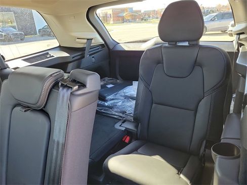 New 2026 Volvo XC90 B6 Ultra image 9