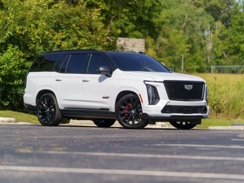 Used 2026 Cadillac Escalade V w/ LPO, ONYX Package AWD/4WD image 2