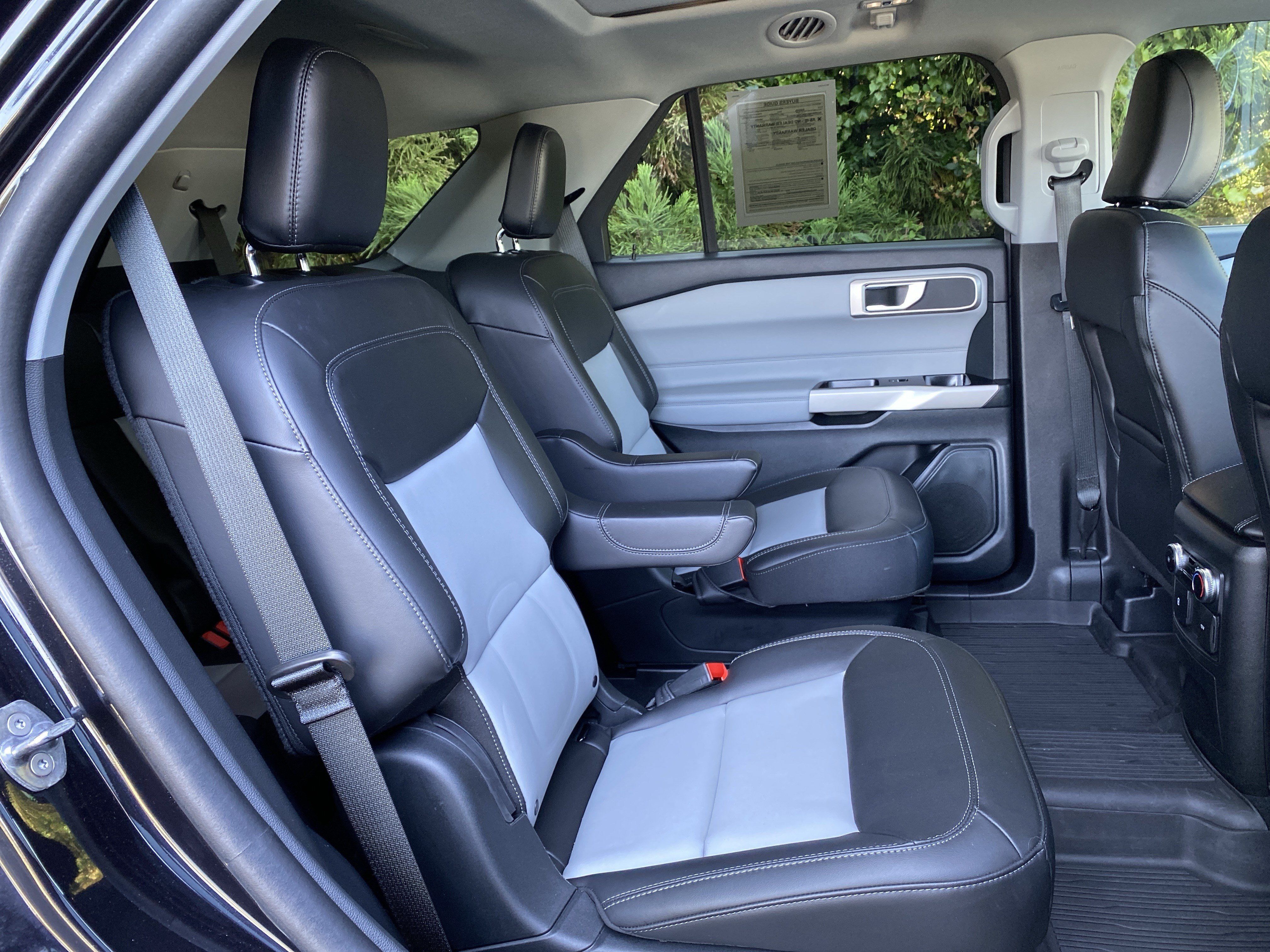 Used 2023 Ford Explorer XLT w/ Equipment Group 202A RWD image 35