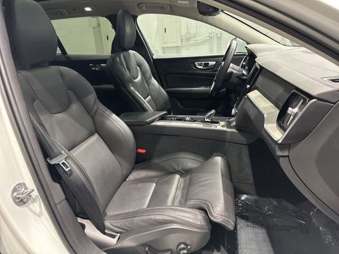 Used 2023 Volvo V60 B5 Cross Country Ultimate w/ Climate Package image 32