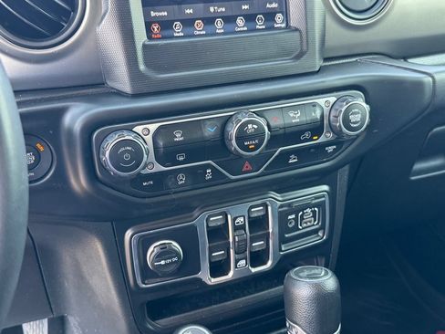 Used 2023 Jeep Wrangler Unlimited Sport AWD/4WD image 29