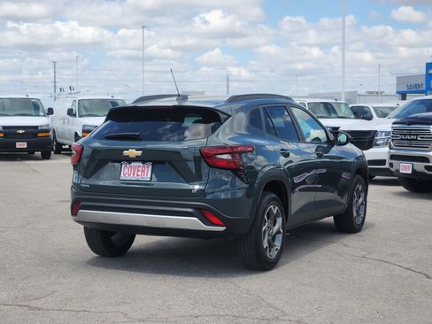 Used 2025 Chevrolet Trax LT FWD image 7