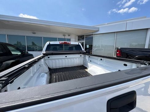 Used 2017 Chevrolet Colorado W/T RWD image 12