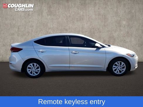 Used 2018 Hyundai Elantra SE image 10