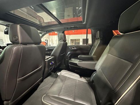 Used 2023 GMC Yukon XL SLT w/ SLT Premium Package AWD/4WD image 14