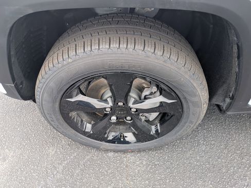 New 2026 Jeep Grand Cherokee L Limited image 9