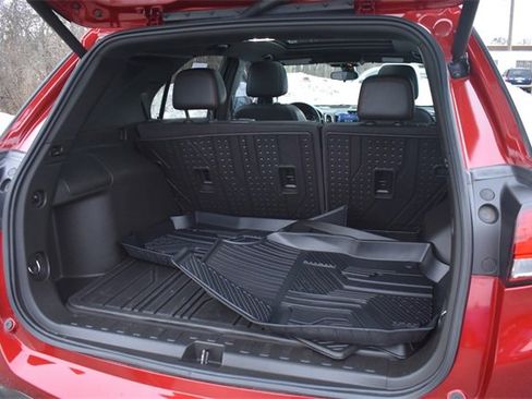 Used 2022 Chevrolet Equinox RS w/ RS Leather Package image 17