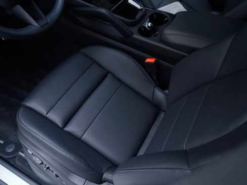 Used 2025 Porsche Cayenne S image 16