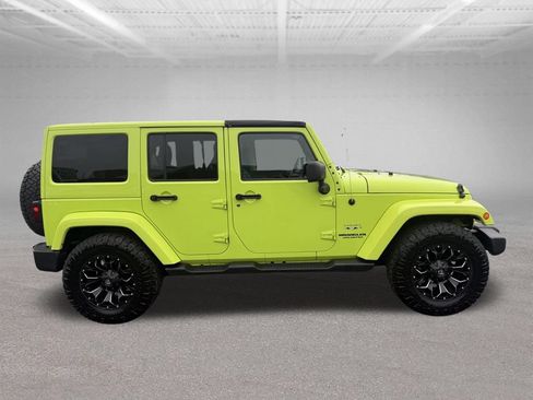 Used 2017 Jeep Wrangler Unlimited Sahara w/ Dual Top Group AWD/4WD image 3