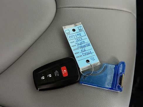 Used 2023 Toyota Highlander XLE image 36