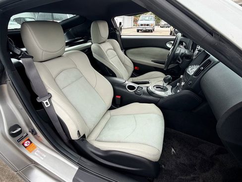Used 2009 Nissan 370Z Touring w/ Sport Pkg RWD image 19