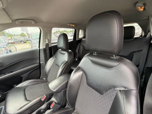 Used 2018 Jeep Compass Latitude w/ Popular Equipment Group AWD/4WD image 13