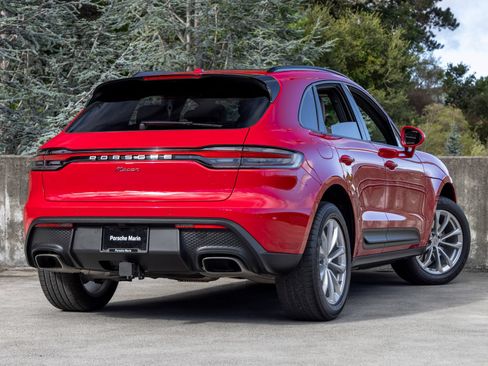 Certified 2026 Porsche Macan AWD/4WD image 11