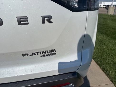 New 2026 Nissan Pathfinder Platinum AWD/4WD image 6