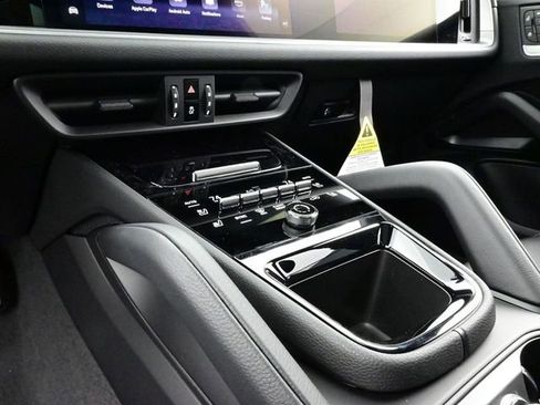 New 2026 Porsche Cayenne image 11