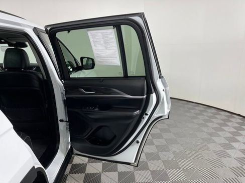 Used 2023 Jeep Grand Cherokee Limited w/ Luxury Tech Group II image 47