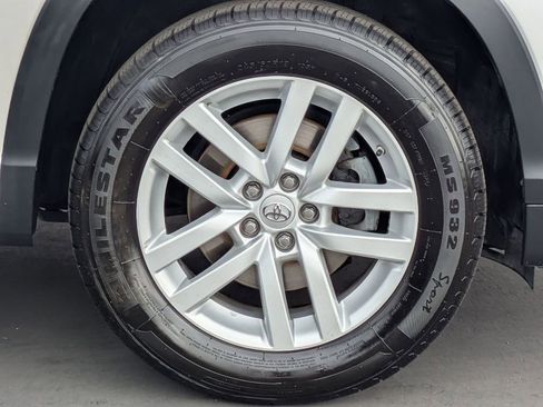 Used 2015 Toyota Highlander LE image 22