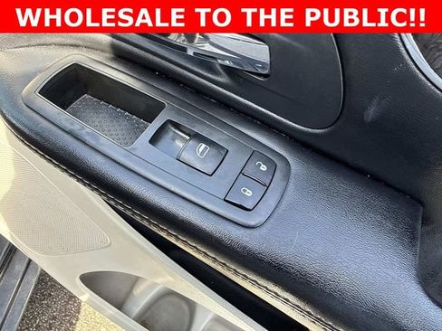 Used 2014 Chrysler Town & Country Touring image 17