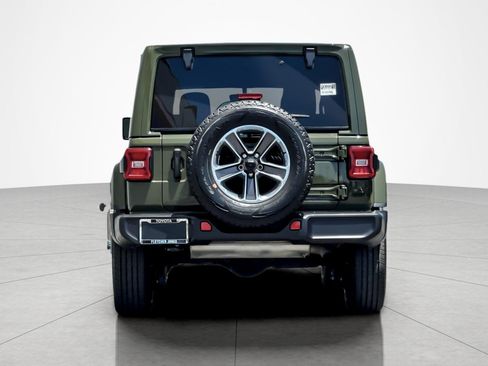 Used 2022 Jeep Wrangler Unlimited Sahara w/ LED Lighting Group AWD/4WD image 4
