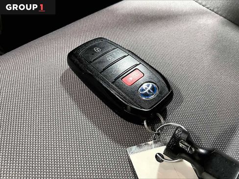 Certified 2021 Toyota Venza LE image 14