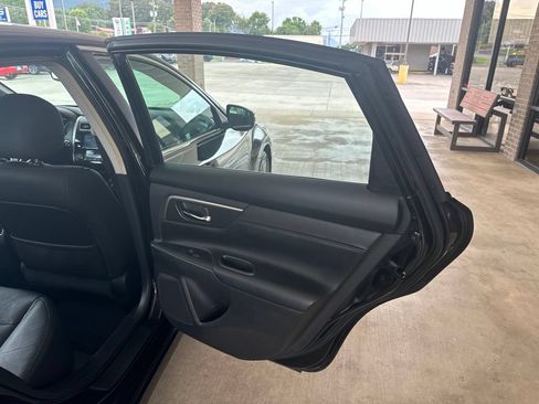 Used 2013 Nissan Altima 3.5 SL FWD image 19