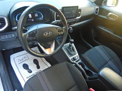 Used 2025 Hyundai Venue SEL FWD image 8