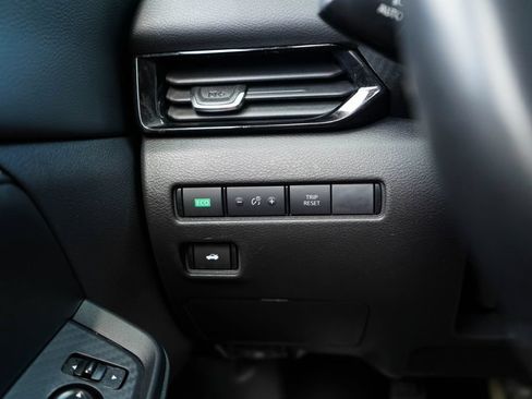 Used 2025 Nissan Sentra SV w/ All-Weather Package FWD image 30