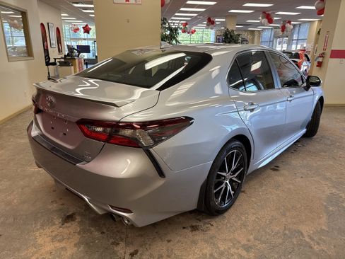 Used 2022 Toyota Camry SE w/ Cold Weather Package AWD/4WD image 12