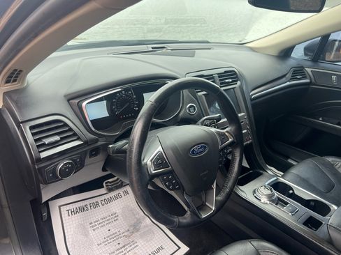 Used 2018 Ford Fusion Titanium image 24