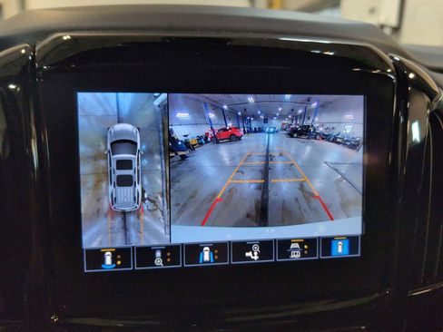 Used 2023 Chevrolet Traverse RS image 15