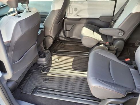 Used 2024 Toyota Sienna XSE w/ XSE Plus Package image 17