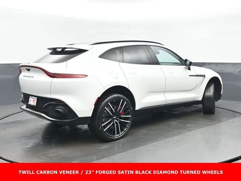 Used 2022 Aston Martin DBX image 3