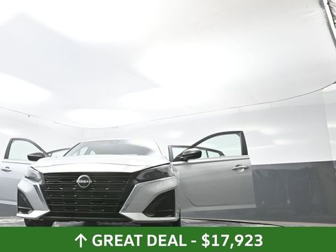 Used 2024 Nissan Altima 2.5 SV FWD image 73