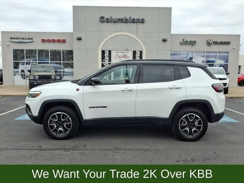 Used 2025 Jeep Compass Trailhawk w/ Trailhawk Elite Group image 1