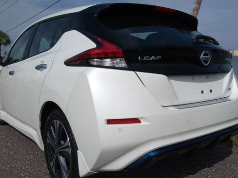 Used 2020 Nissan Leaf SV w/ SV Technology Package FWD image 18